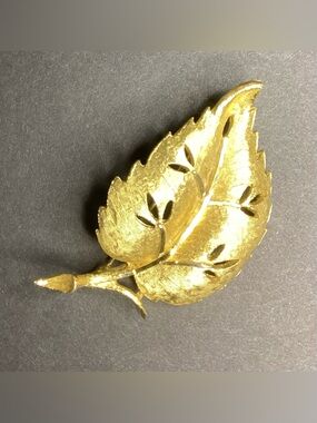 Vintage BSK Leaf Brooch